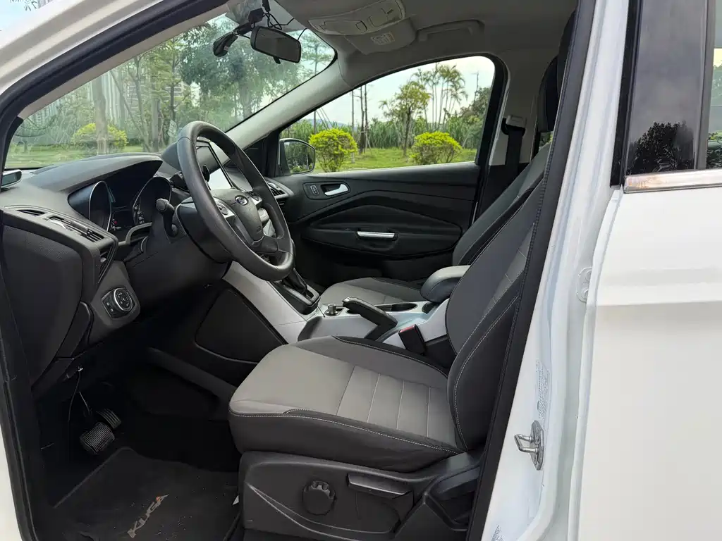 Ford Kuga 2016 — фото 10