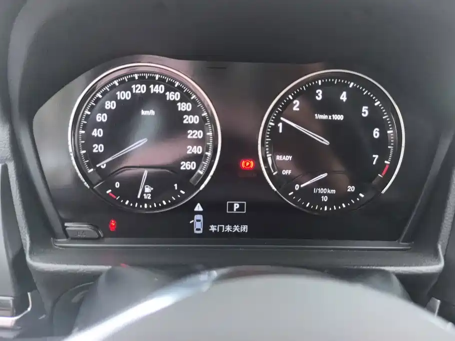BMW 1 Series 2018 — фото 14