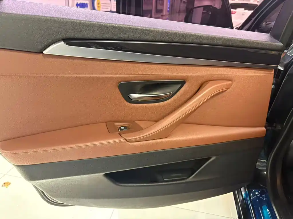 BMW 5 Series 2014 — фото 11