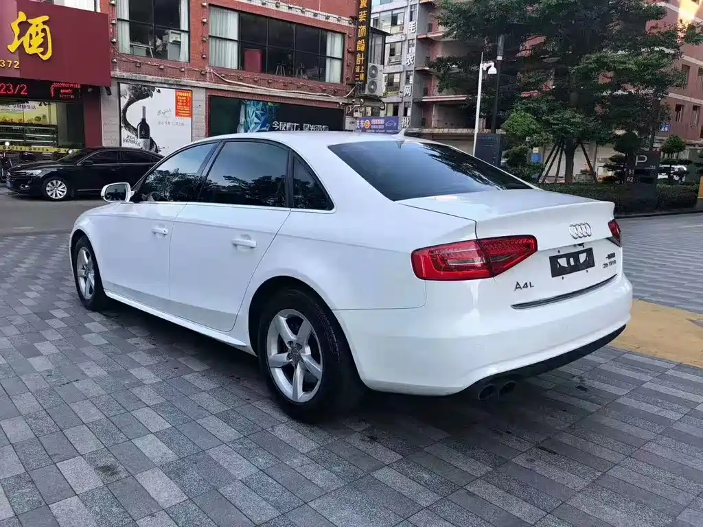 Audi A4L 2012