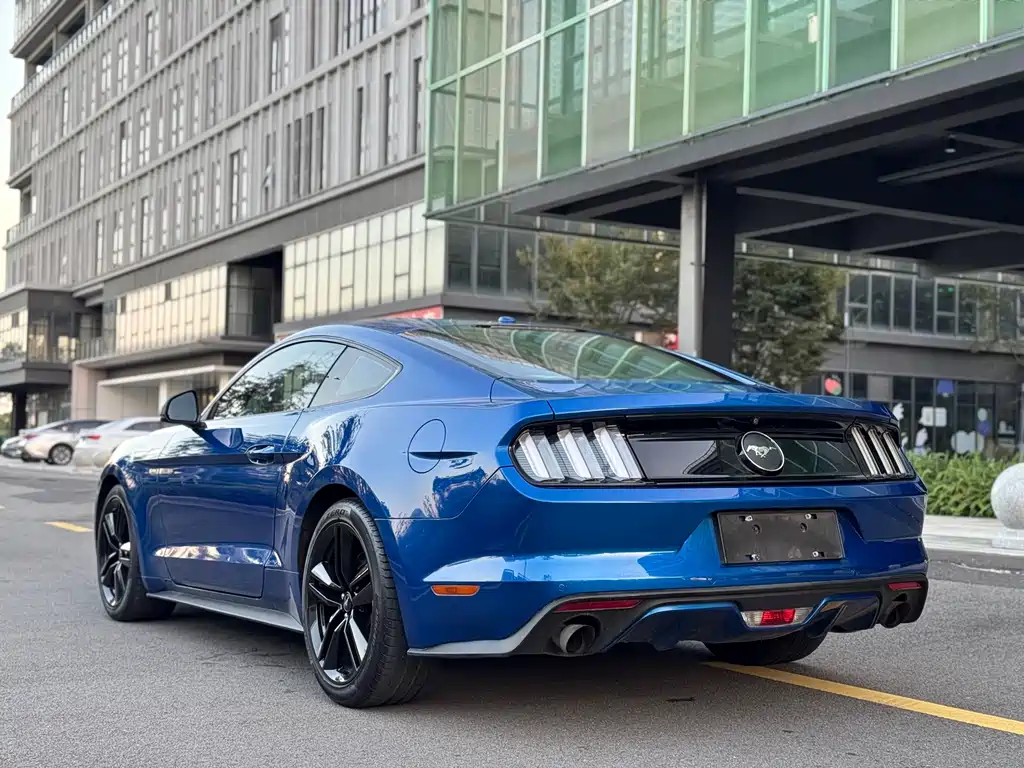 Ford Mustang 2019 — фото 12
