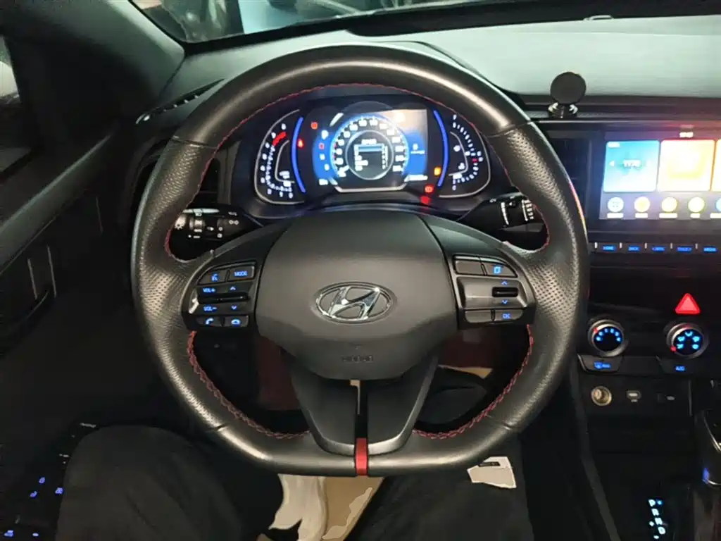 Hyundai Elantra 2020 — фото 11