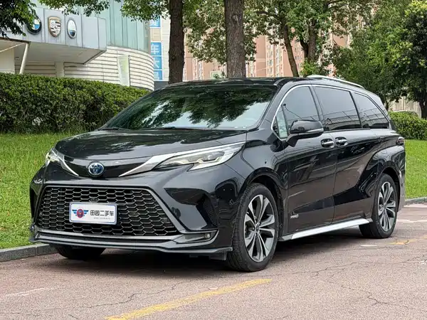 Toyota Granvia 2023