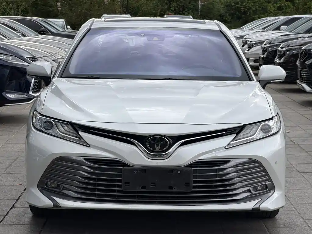 Toyota Camry 2020 — фото 2