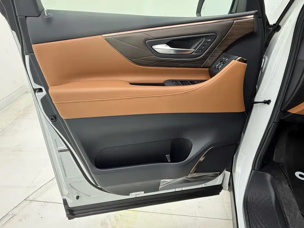 Toyota Alphard 2023 — фото 10