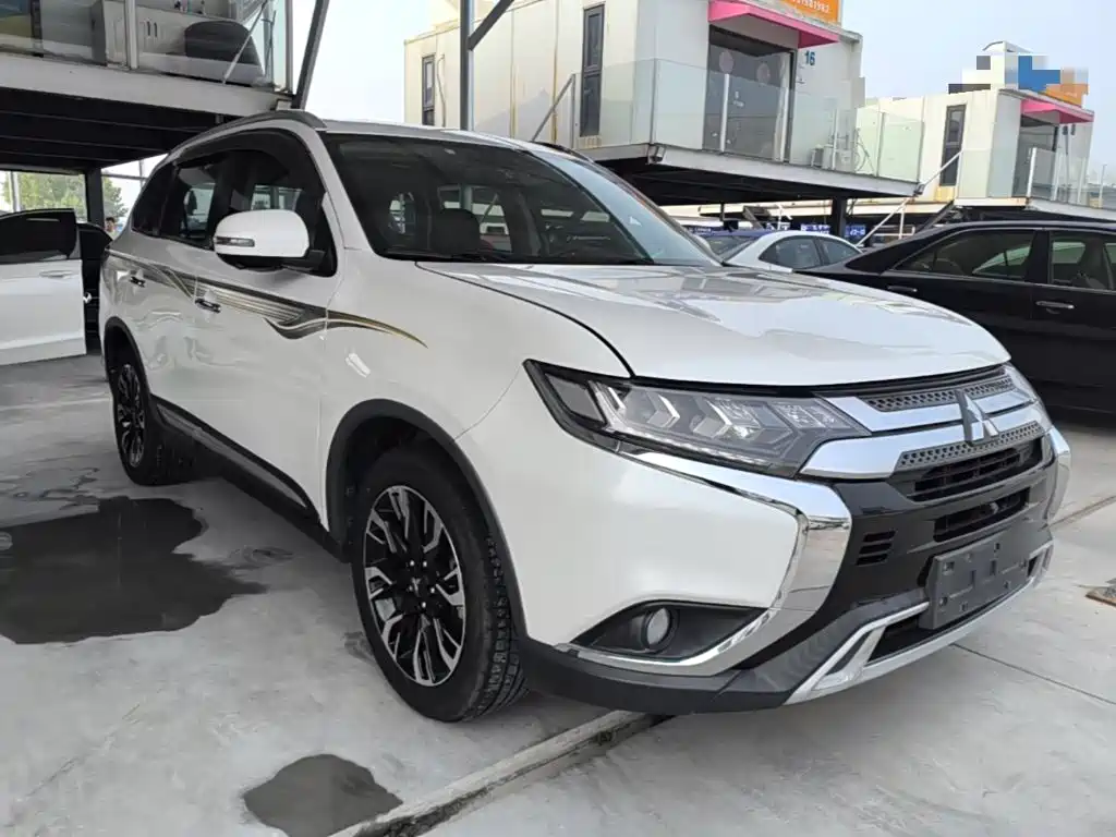 Mitsubishi Outlander 2019 — фото 4