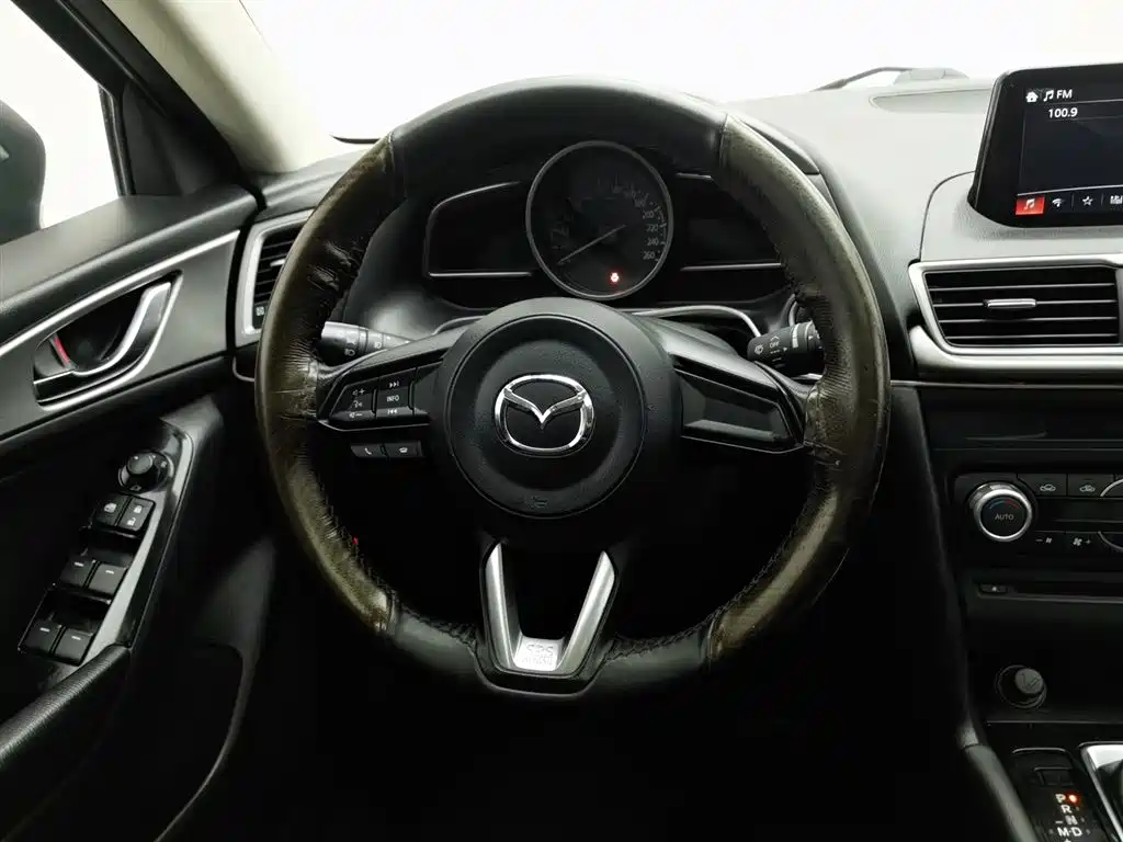 Mazda 3 Axela 2017 — фото 11