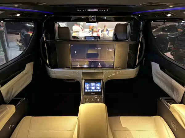 Lexus LM 2020