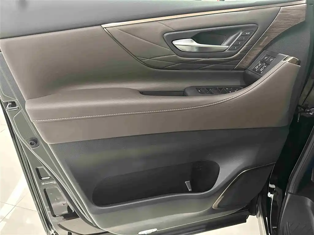 Toyota Alphard 2024 — фото 6