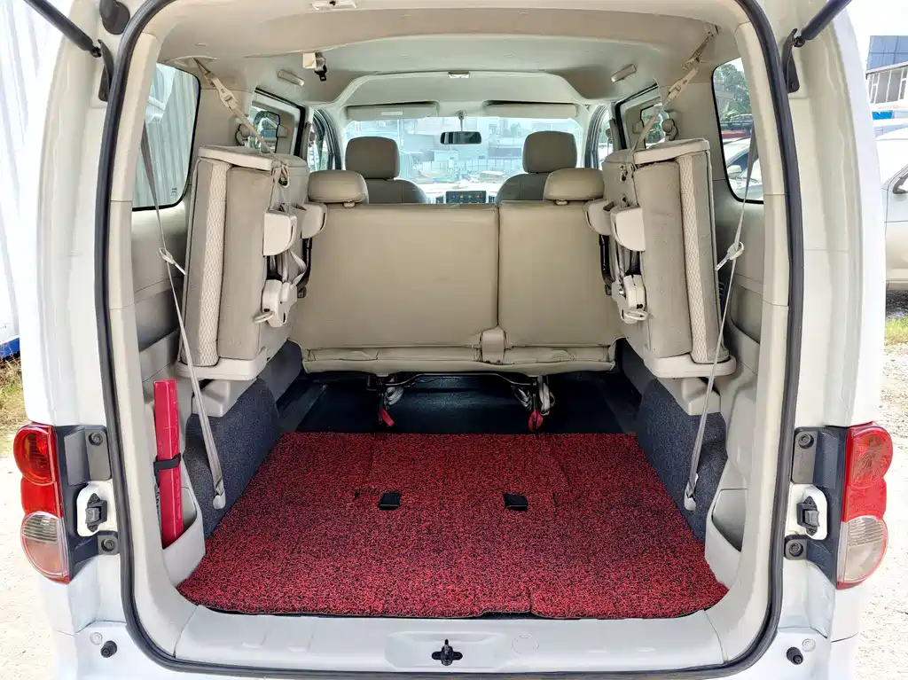 Nissan NV200 2016 — фото 30