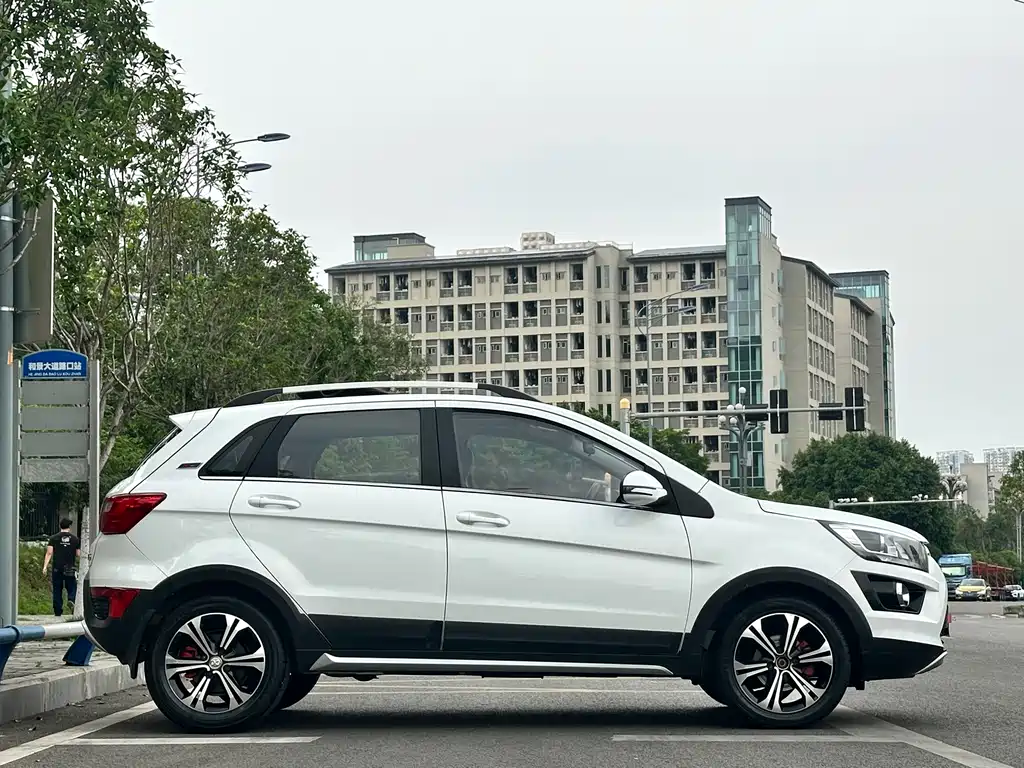 BAIC Senova X25 2016 — фото 4