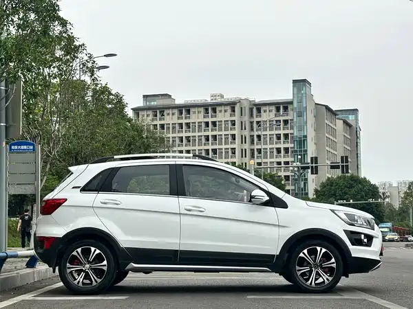 BAIC Shenbao X25 2015