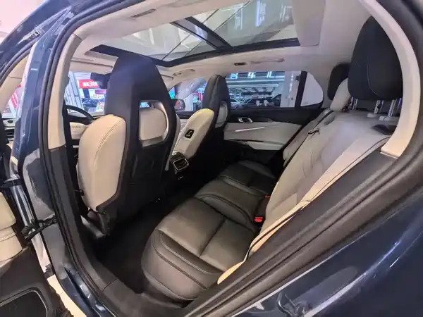 Lynk & Co 01 2019