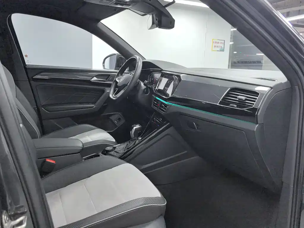 Volkswagen X 2020