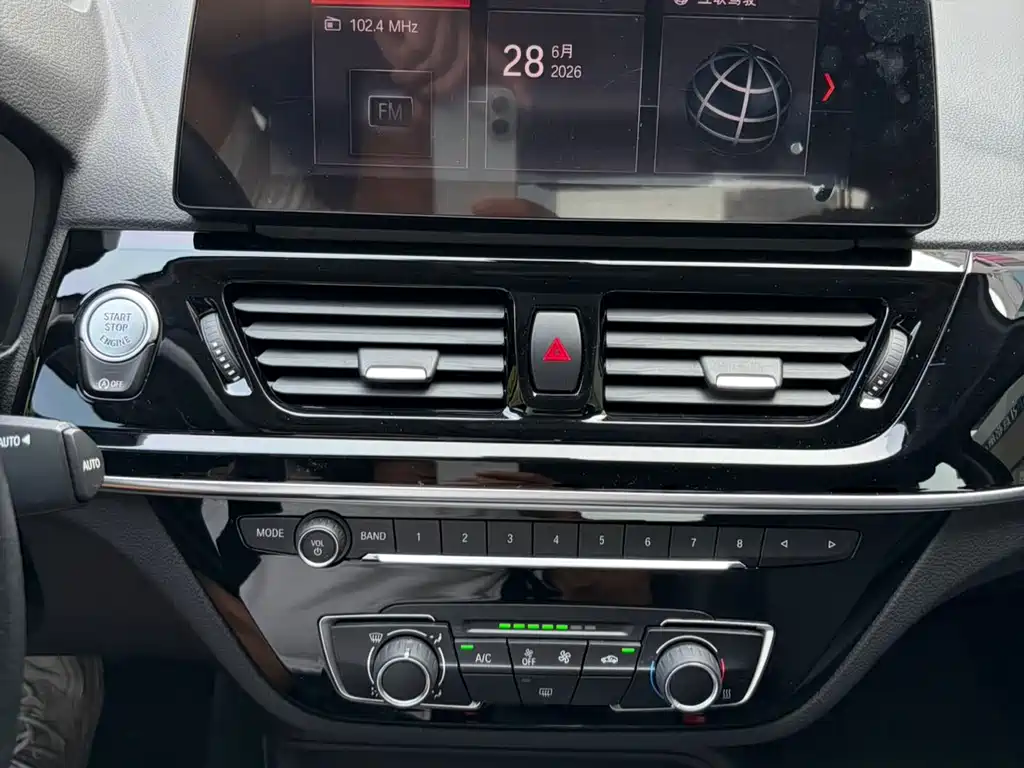 BMW 1 Series 2021 — фото 12