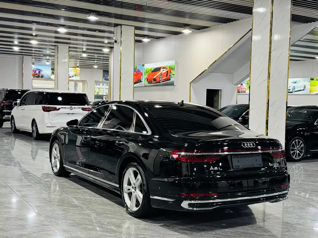 Audi A8 2023 — фото 15