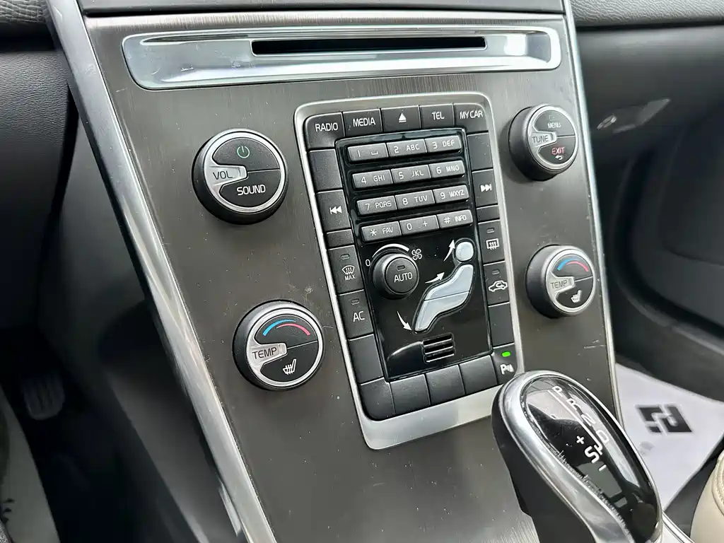 Volvo XC60 2014 — фото 11