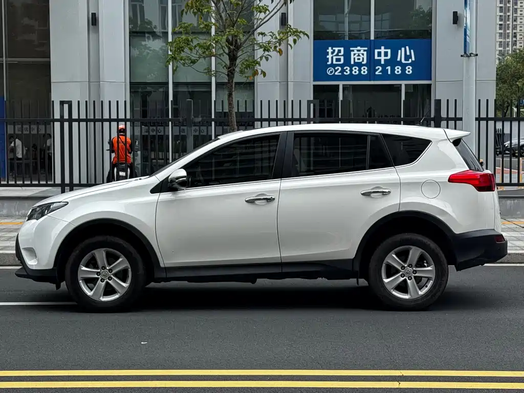 Toyota RAV4 2014 — фото 14