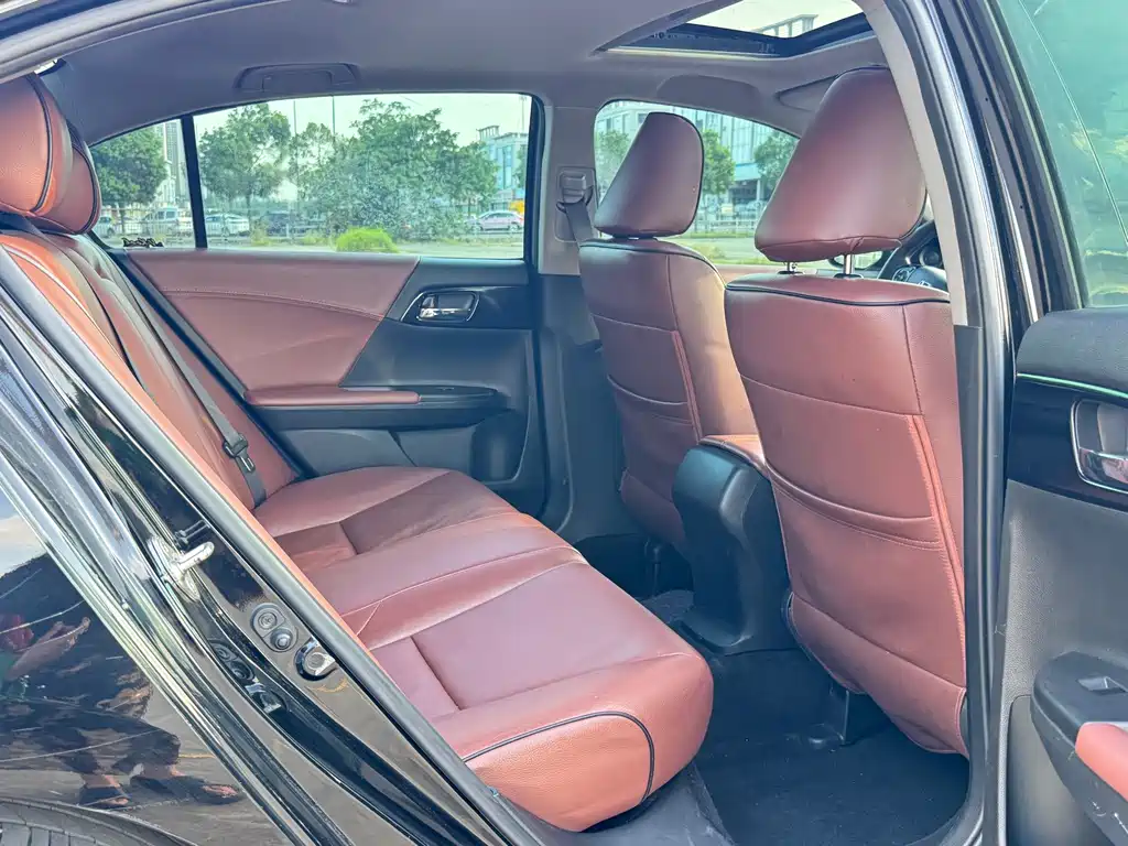 Honda Accord 2017 — фото 12