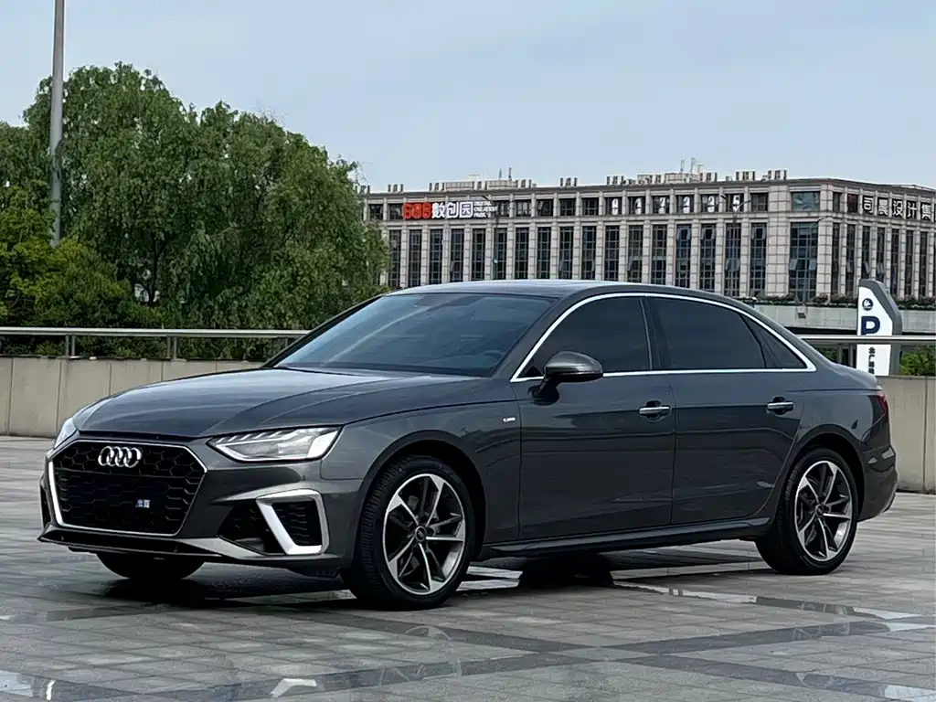 Audi A4L 2023 — фото 1
