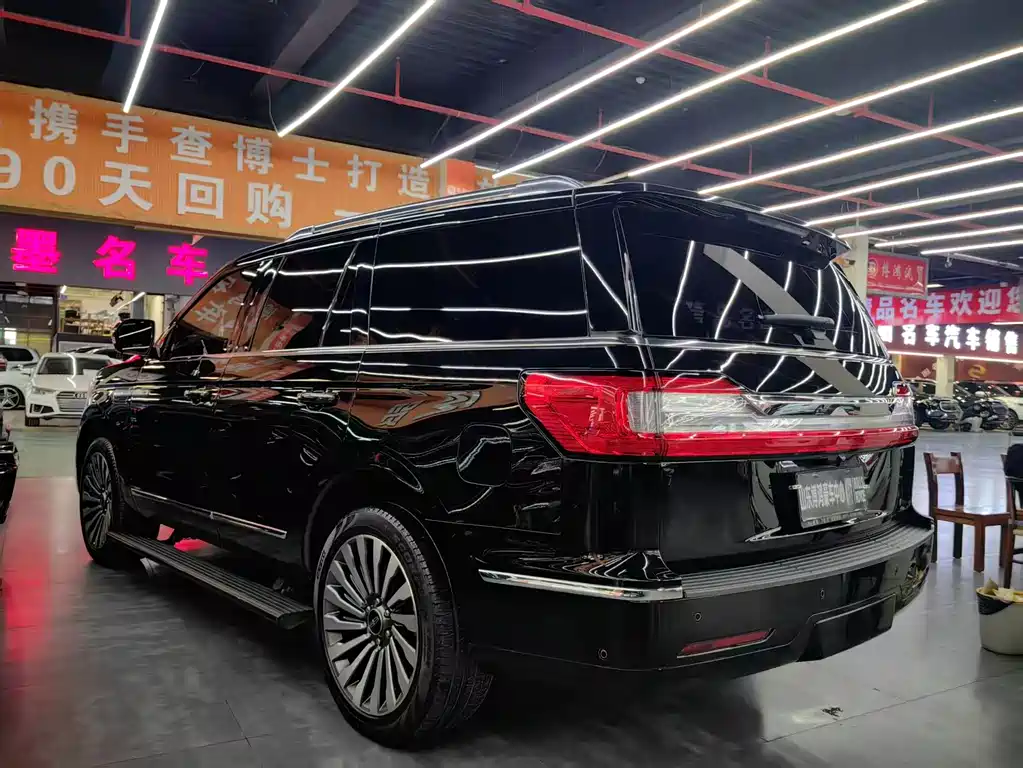 Lincoln Navigator 2021 — фото 16