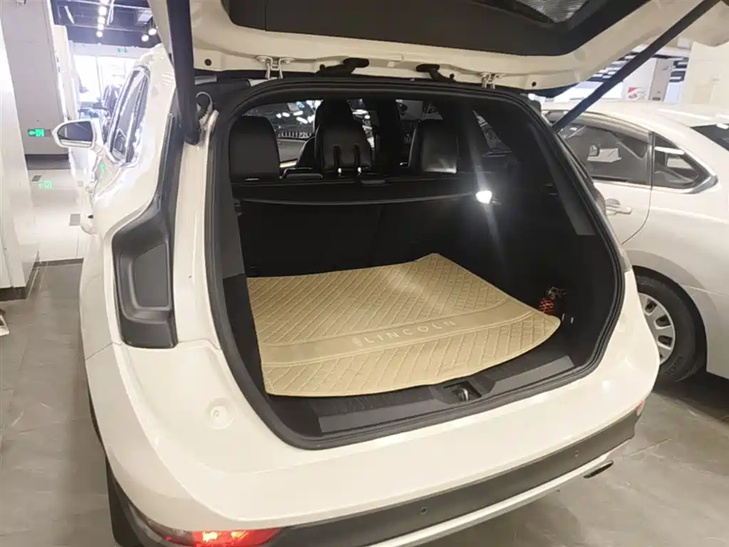 Lincoln MKC 2018 — фото 19