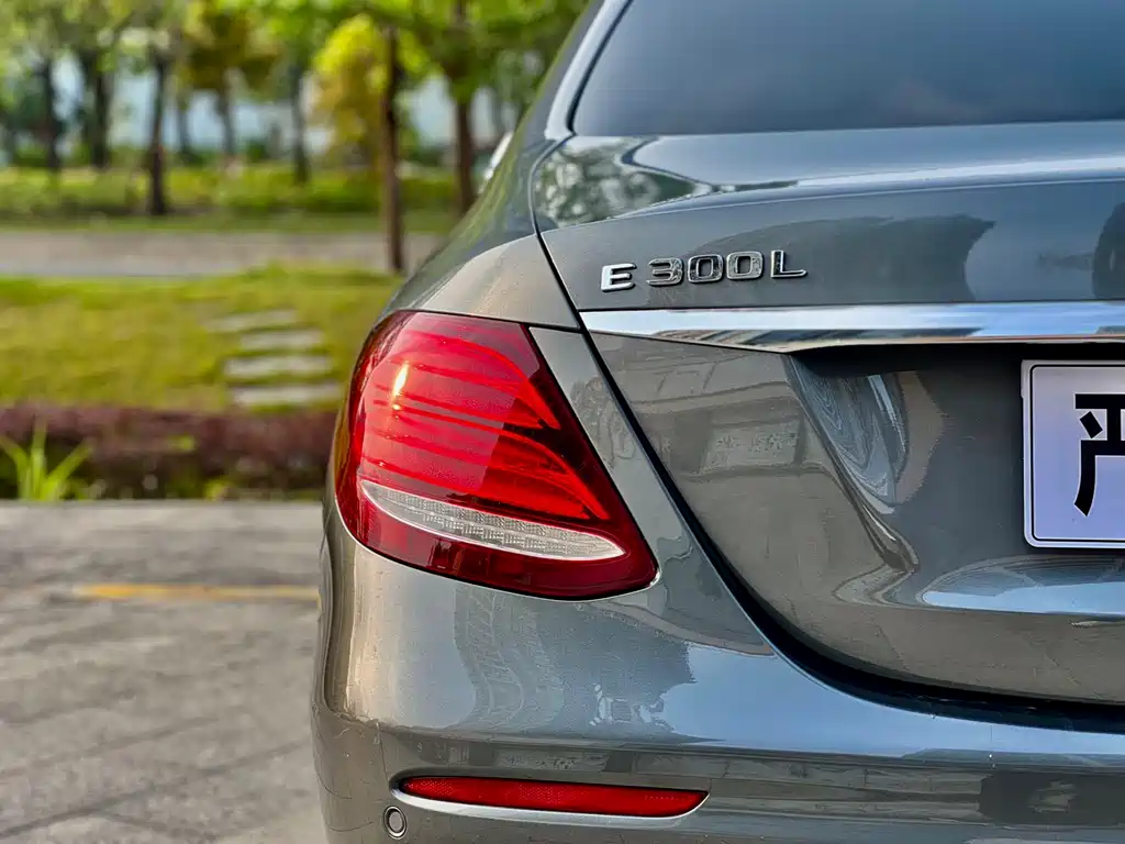 Mercedes-Benz E-Class 2020 — фото 15
