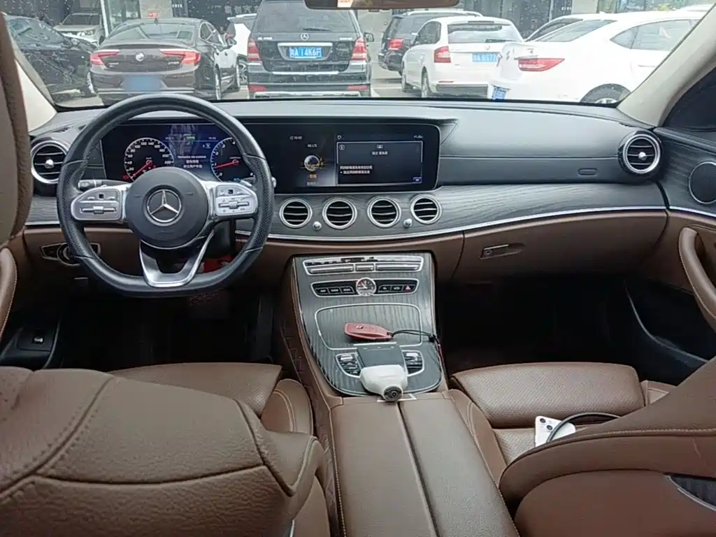 Mercedes-Benz E-Class 2019 — фото 10