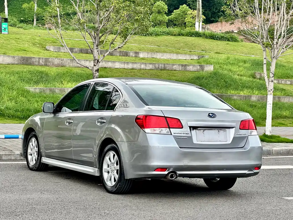Subaru Legacy 2010 — фото 17