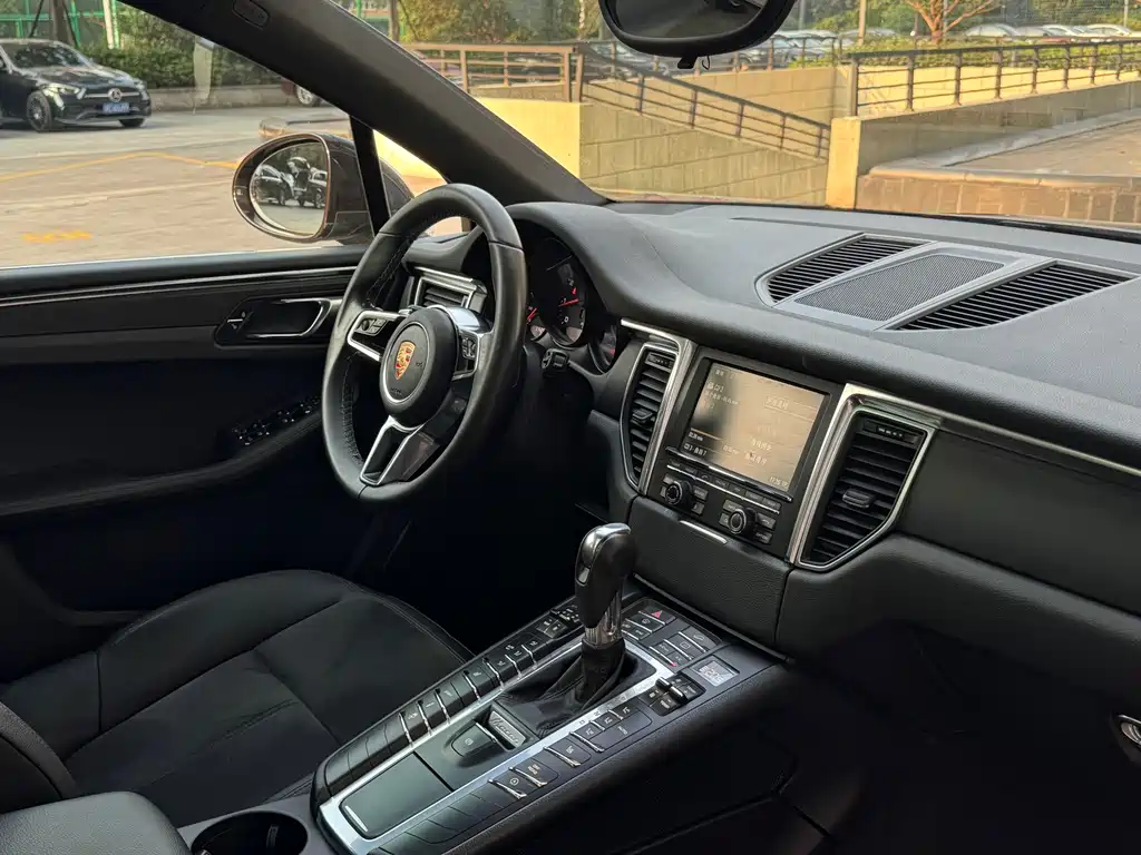 Porsche Macan 2015 — фото 17