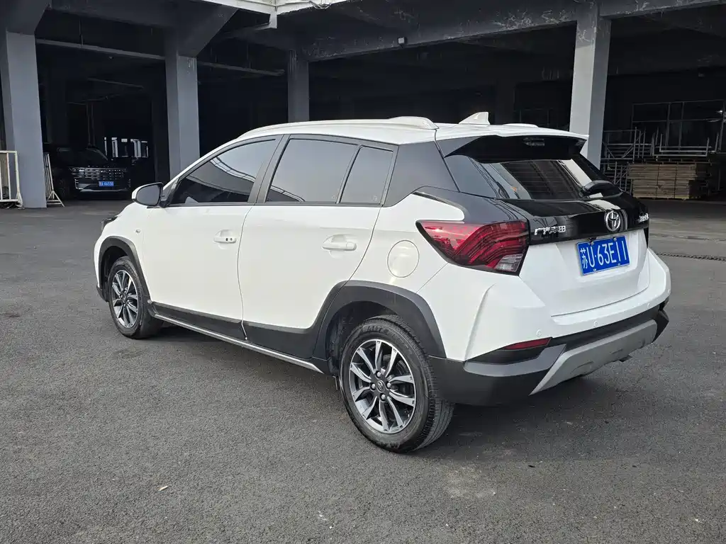 Toyota Yaris L 2023