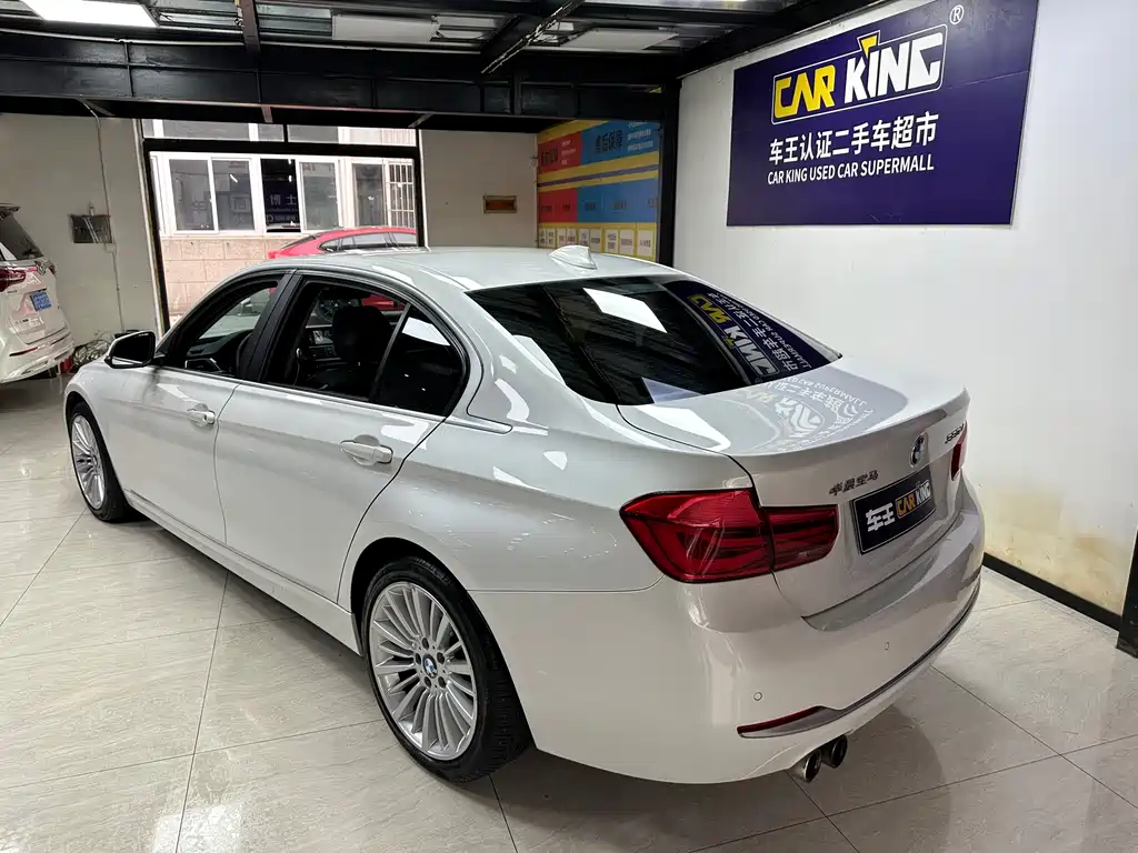 BMW 3 Series 2018 — фото 16