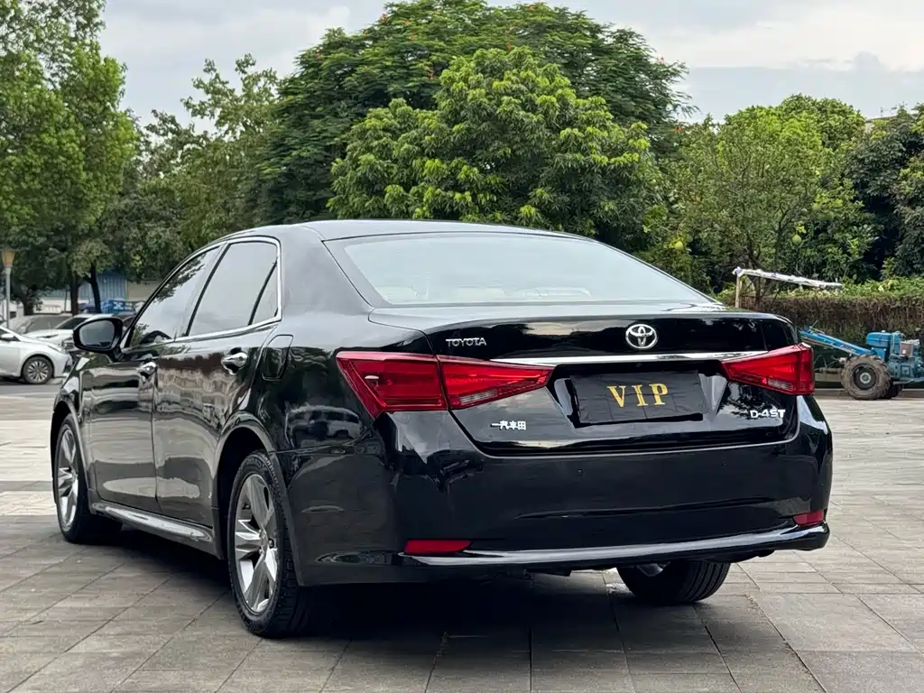 Toyota Crown 2017 — фото 9