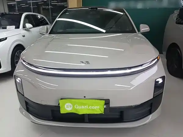 Li Auto L6 2025