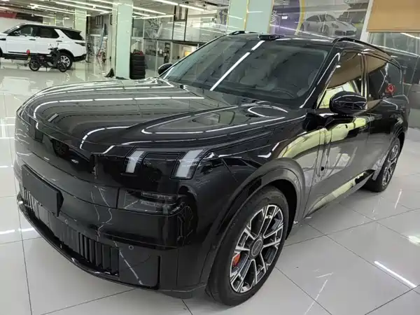 Lynk & Co 900 2025
