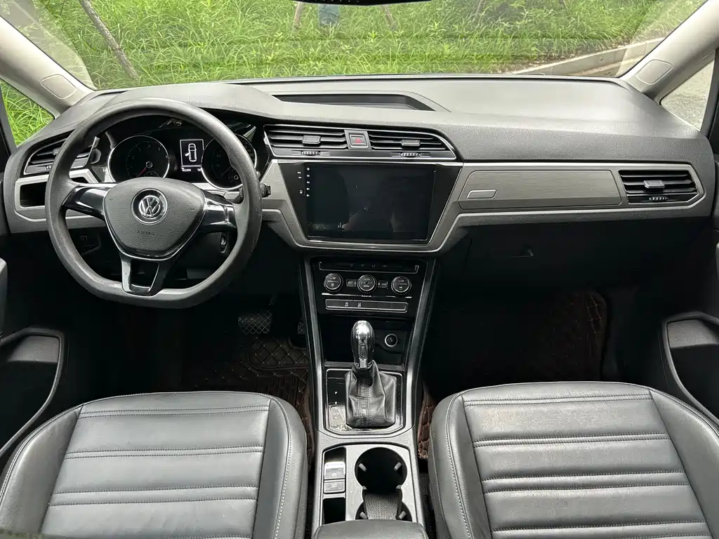 Volkswagen Touran 2017 — фото 15
