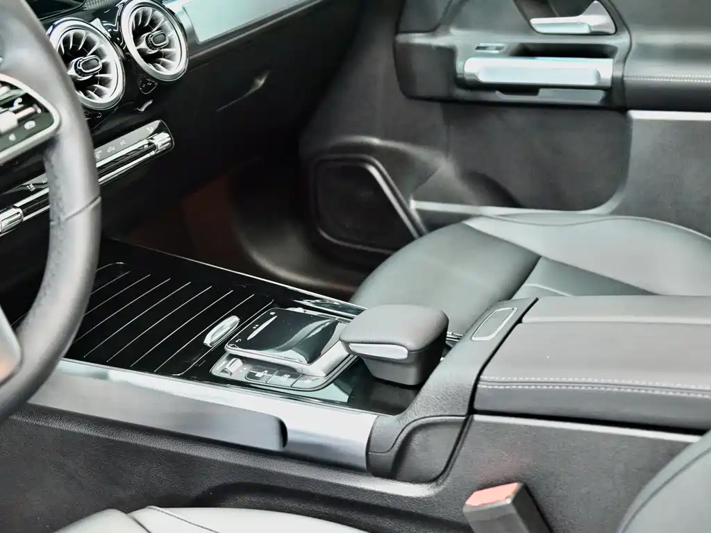 Mercedes-Benz GLB 2023 — фото 16