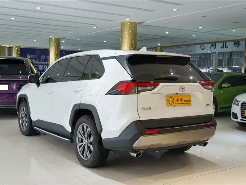 Toyota RAV4 2025 — фото 16