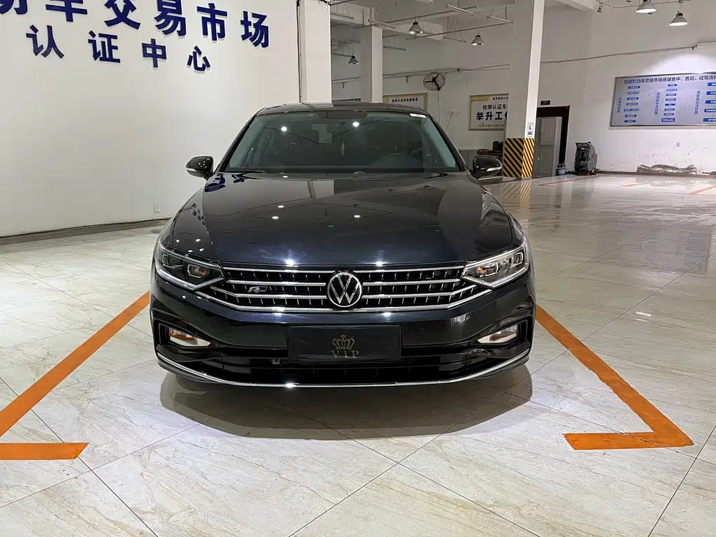 Volkswagen Magotan 2025