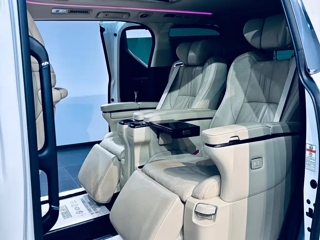 Toyota Alphard 2021 — фото 17