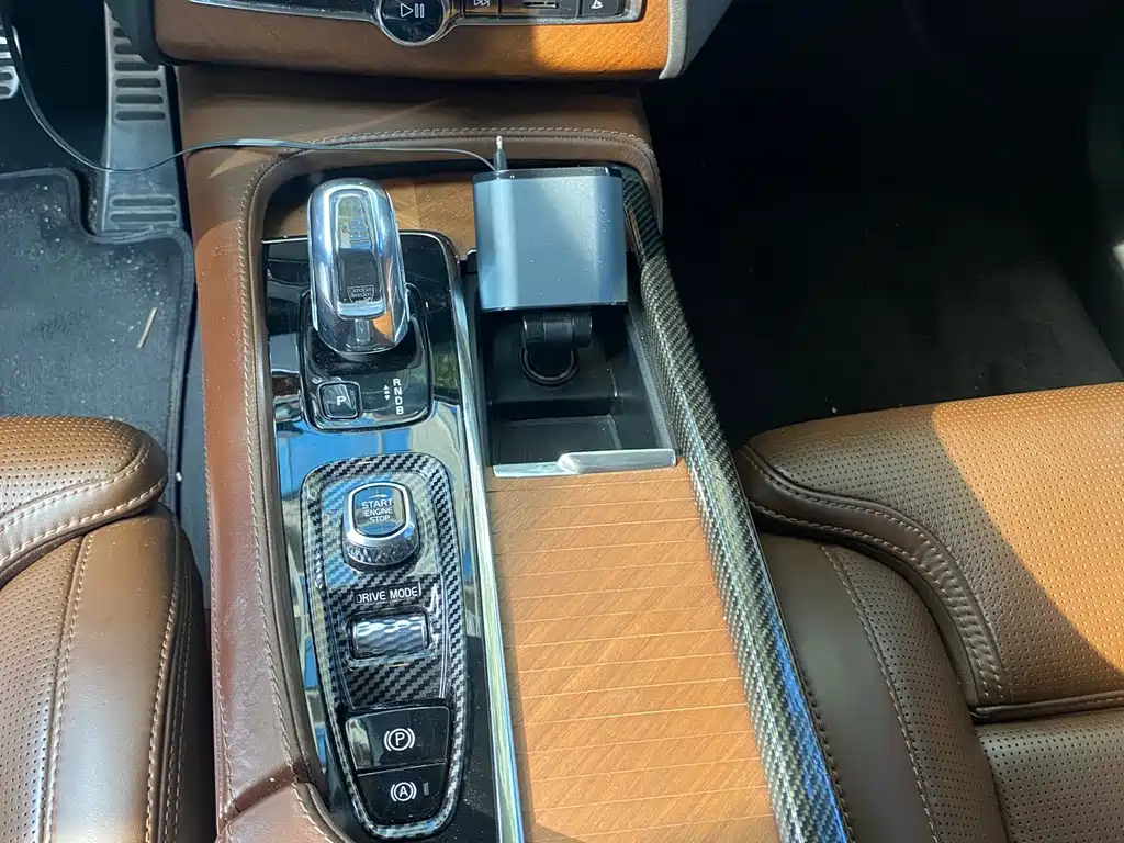 Volvo XC90 PHEV 2018 — фото 6