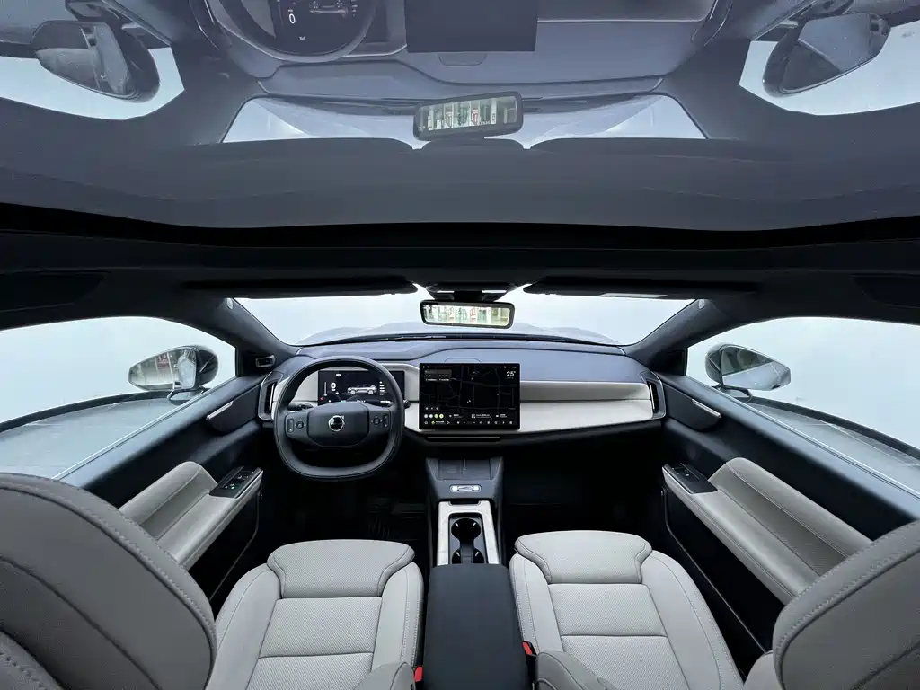 Volvo XC70 Plug-In Hybrid 2025 — фото 11