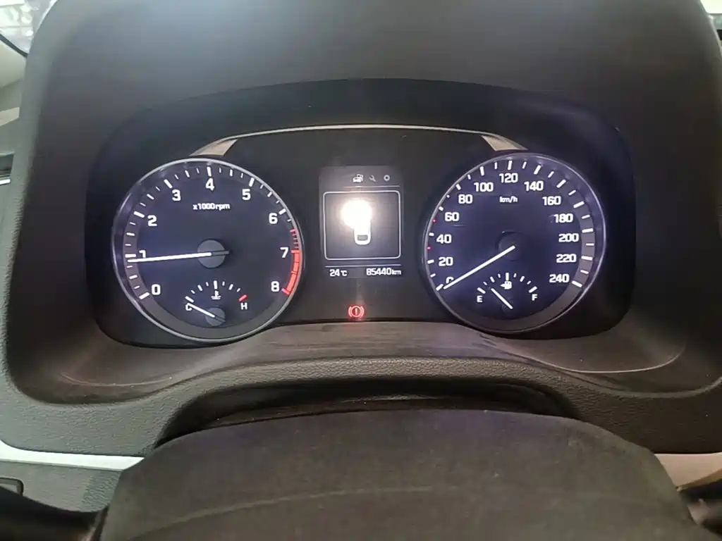 Hyundai Elantra 2018 — фото 12