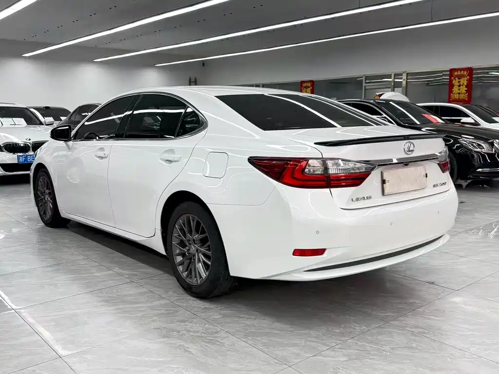 Lexus ES 2018 — фото 4