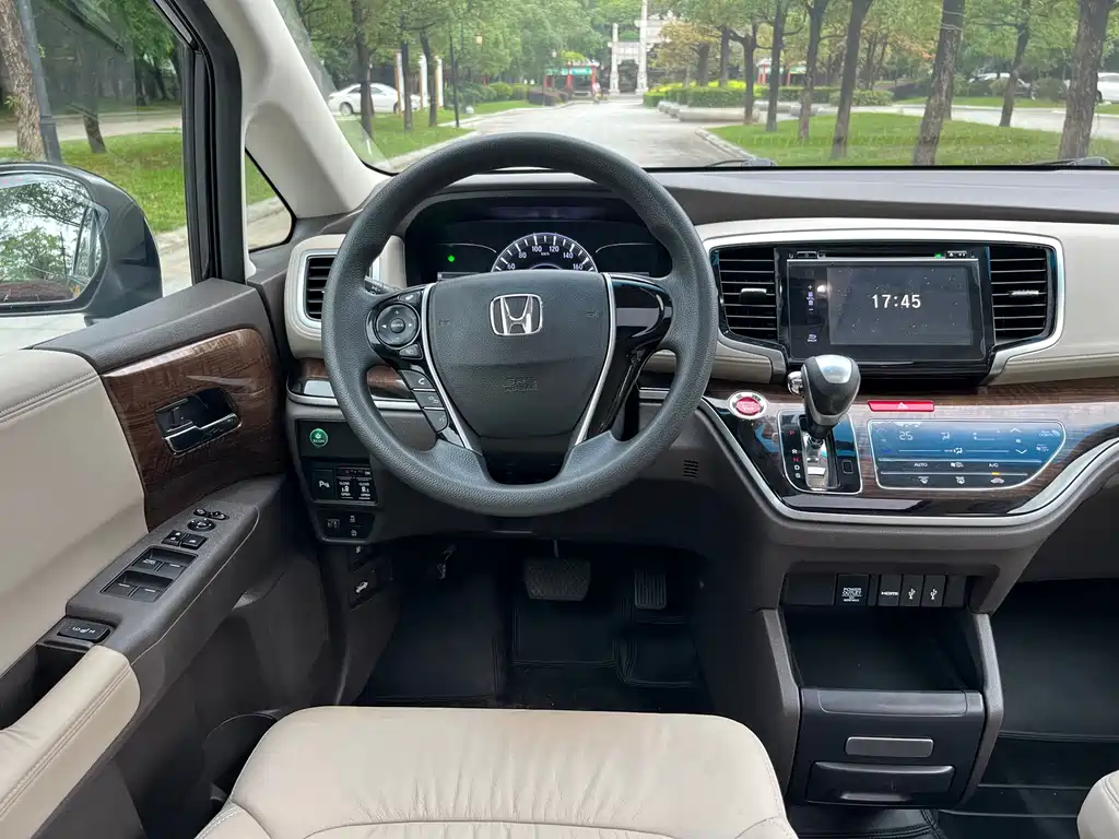 Honda Odyssey 2016 — фото 14