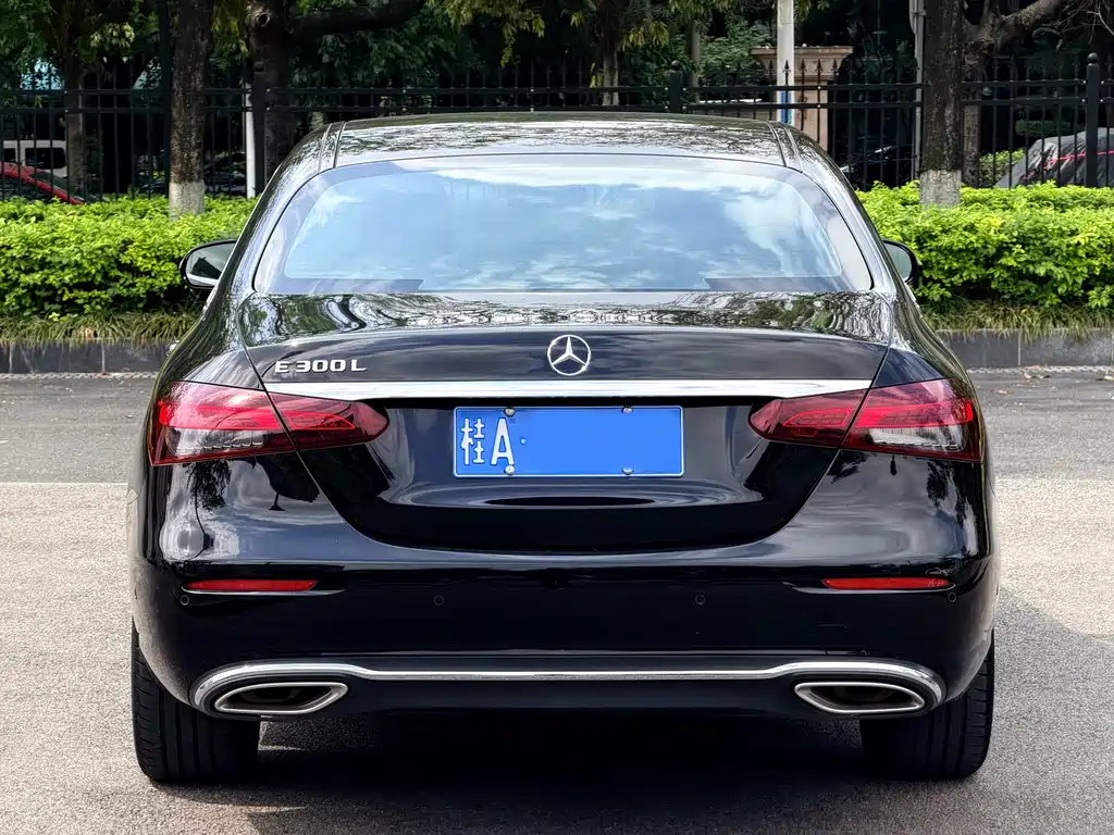 Mercedes-Benz E-Class 2023 — фото 17
