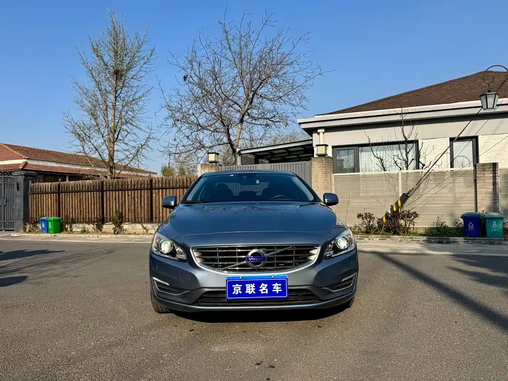 Volvo S60 2017 — фото 2