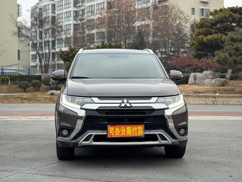 Mitsubishi Outlander 2019 — фото 3