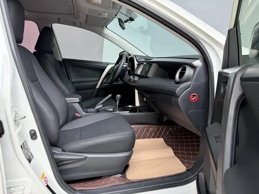 Toyota RAV4 2018 — фото 10