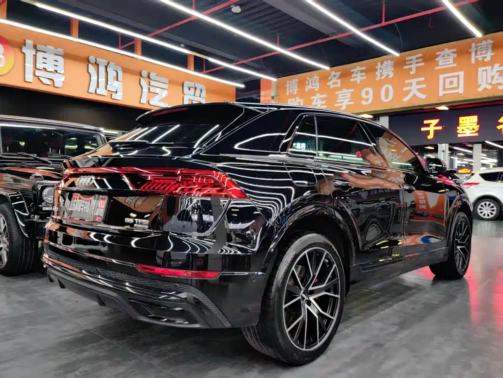 Audi Q8 2020 — фото 16